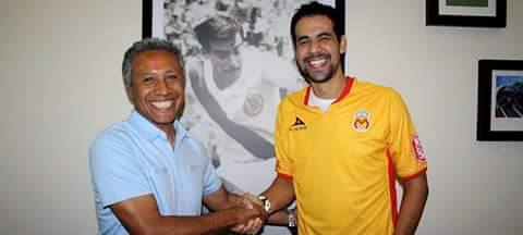 Pablo Velázquez firma Monarcas