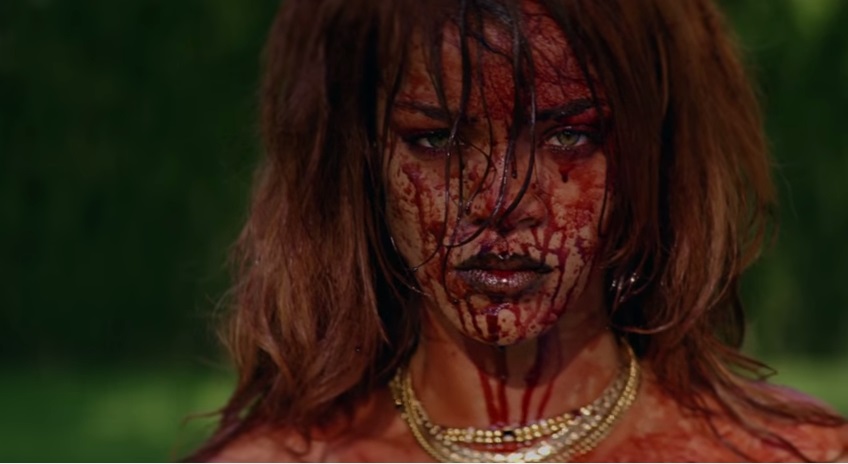 Rihanna video sangre