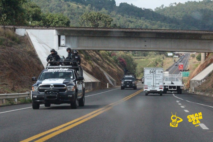 Roban Camioneta Cerca De Pátzcuaro Y Son Detenidos Tras Persecución En La Siglo XXI