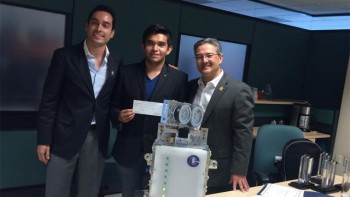 Salvador-Abud-y-Fernando-Alanís-Espinoza-campeon-robotica