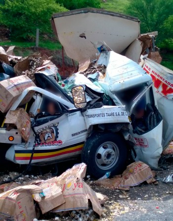 accidente-camion-Grua-camion-tostadas