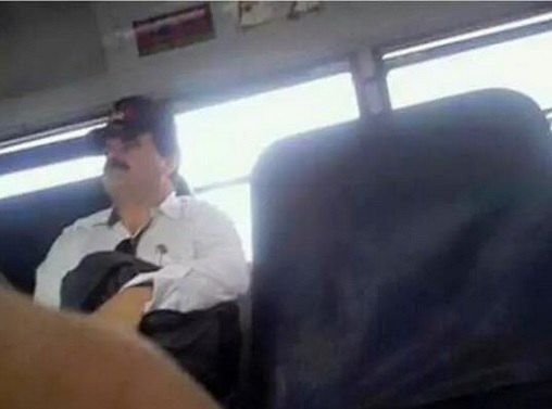 El 'Chapo' a bordo de una micro en Morelia, la broma que circula en las redes este domingo // ESPECIAL 