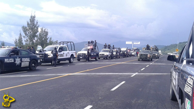 granaderos-convoy-policia-carretera-Patzcuaro