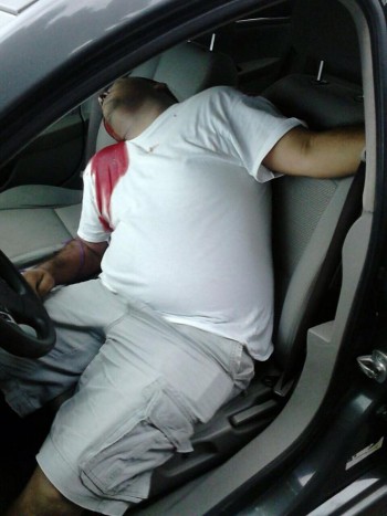 muerto en carro