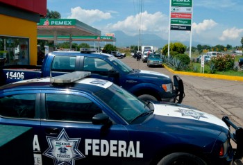 patrulla-Federales-Tiripetio-carretera