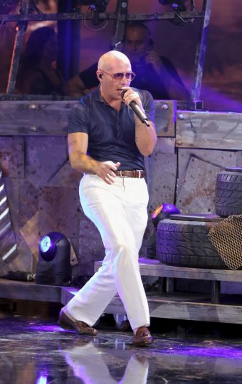 pitbull en los premios juventud
