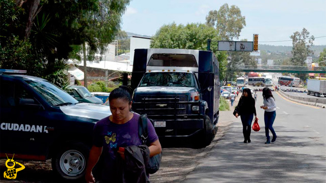 policias-granaderos-normalistas-salida-Patzcuaro