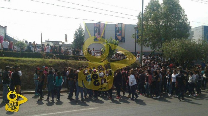 Normalistas frente a casa de gobierno