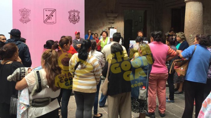Manifestantes-Ayuntamiento-de-Morelia-OOAPAS