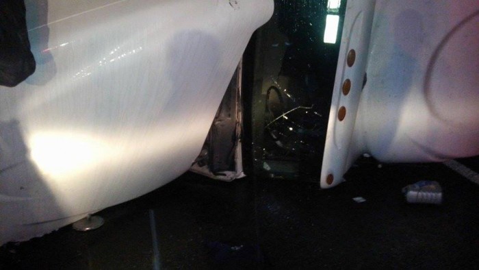 PATZCUARO Vuelca automotor de carga y su chofer queda lesionando