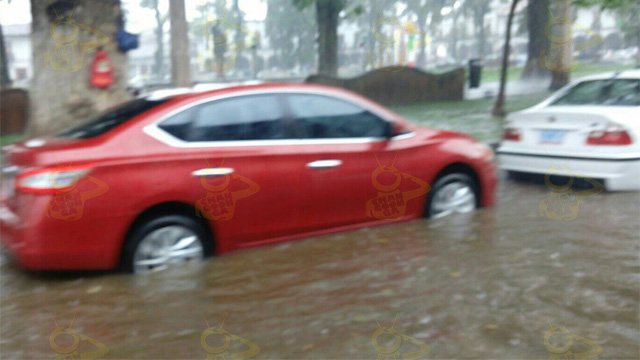 lluvia-Patzcuaro-Plaza-Grande-2