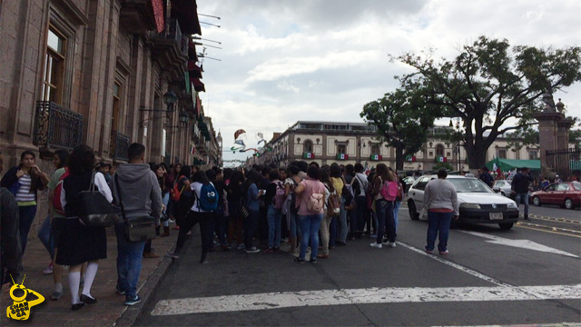 manifestacion-normalistas-Palacio-de-Gobierno-Morelia-septiembre