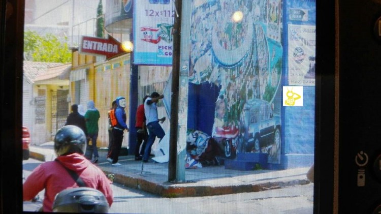 Grafiteando Y Encapuchados Miles De Normalistas Llegan Al Centro De Morelia 2