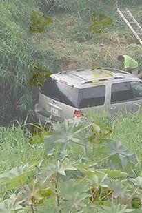 camioneta cae en rio grande