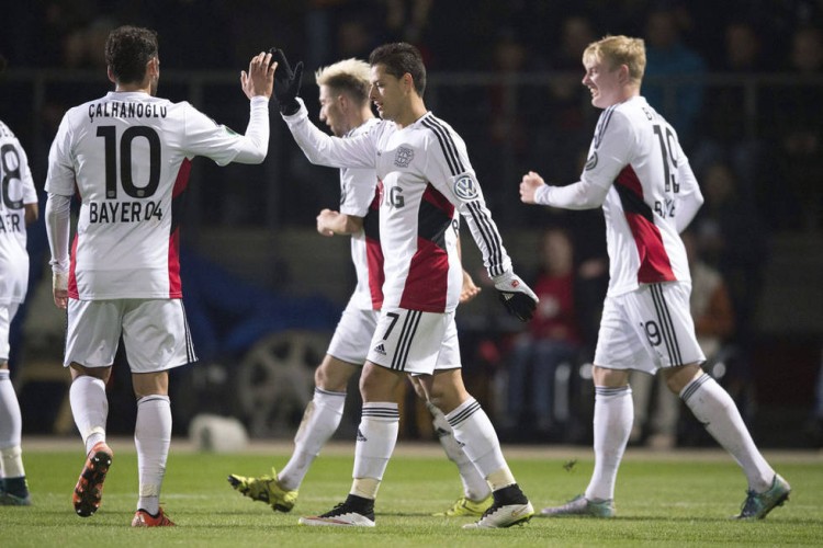 chicharito leverkusen copa