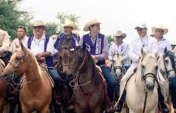 el bronco hipólito mora poncho