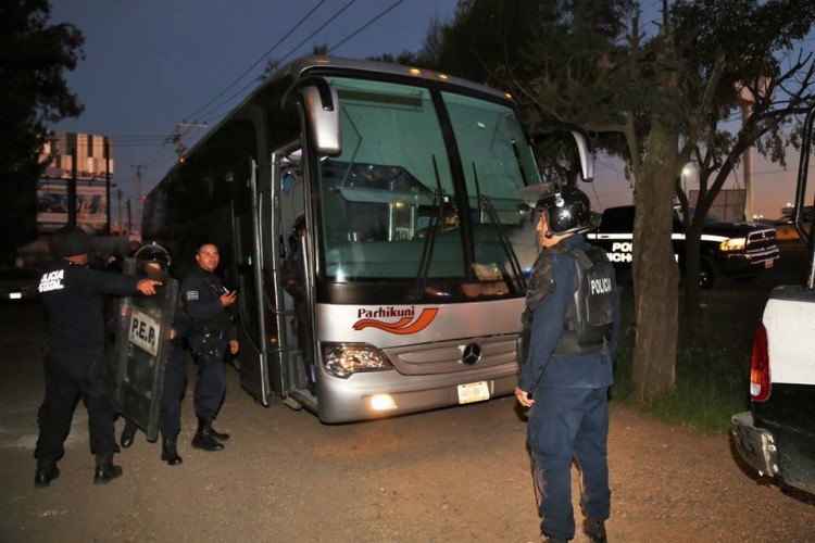 #Morelia Recupera SSP 5 Autobuses Retenidos Por Normalistas
