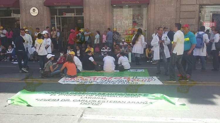 manifestacion de trabajadores de salud en congreso