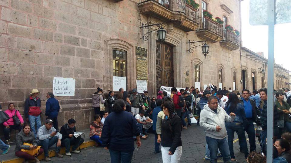 cnte bloquea ayuntamiento de morelia