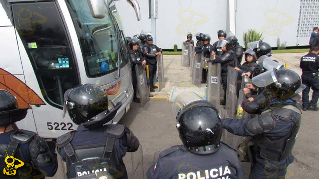 granaderos-camiones-autobuses-normalistas