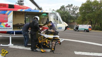 traslado-herido-helicoptero-Gobierno-del-Estado-Michoacan-2