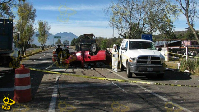 vuelca-camioneta-en-la-Morelia---Patzcuaro