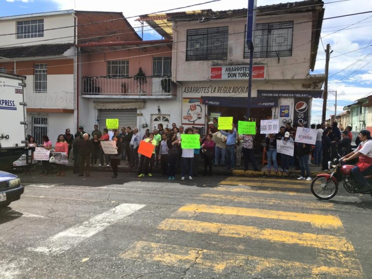 manifestación contra reemplacamiento en uruapan