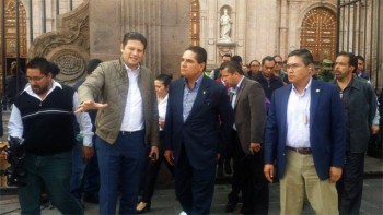 Alfonso-Martinez-y-Silvano-Aureoles-recorrido-Papa-Morelia
