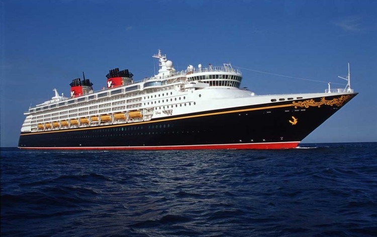 Crucero De Disney Rescata A Migrantes Varados