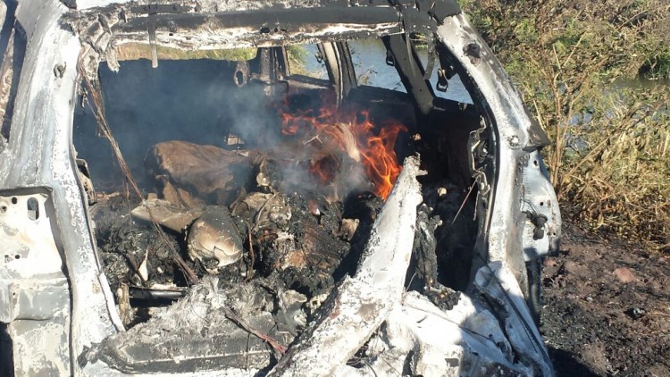 RISEÑAS Encuentran 4 cuerpos carbonizados en camioneta quemada, en Briseñas (1)