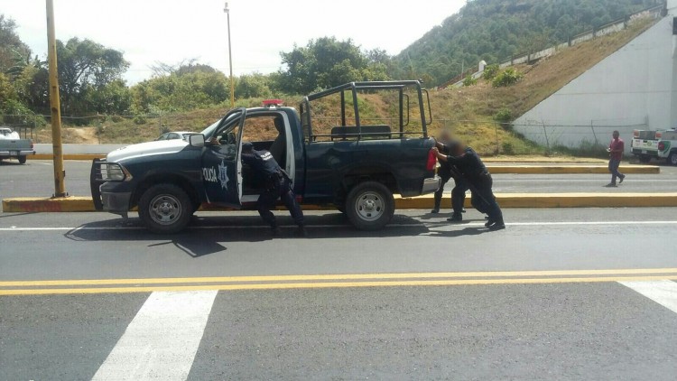 LÁZARO CÁRDENAS Policías en LC usan patrullas carcacha, mientras que 5 nuevas se empolvan (1) (1)
