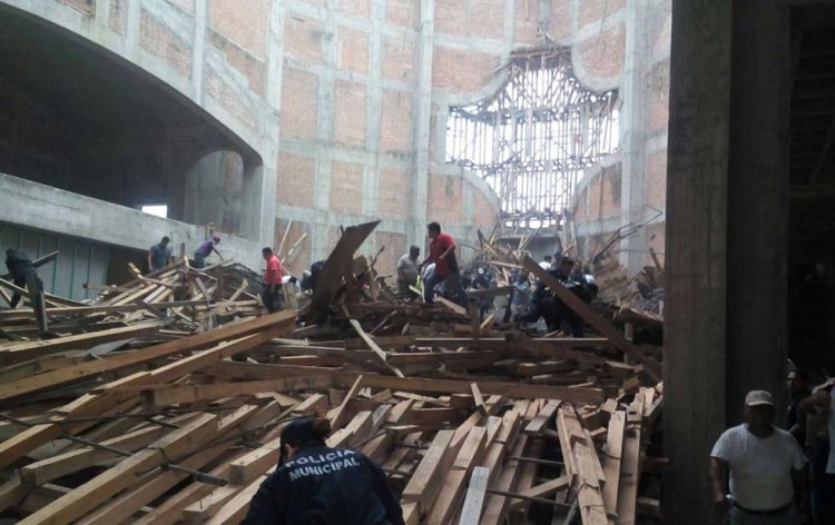 Se Cae El Techo De Catedral En Oaxaca Deja 15 Heridos