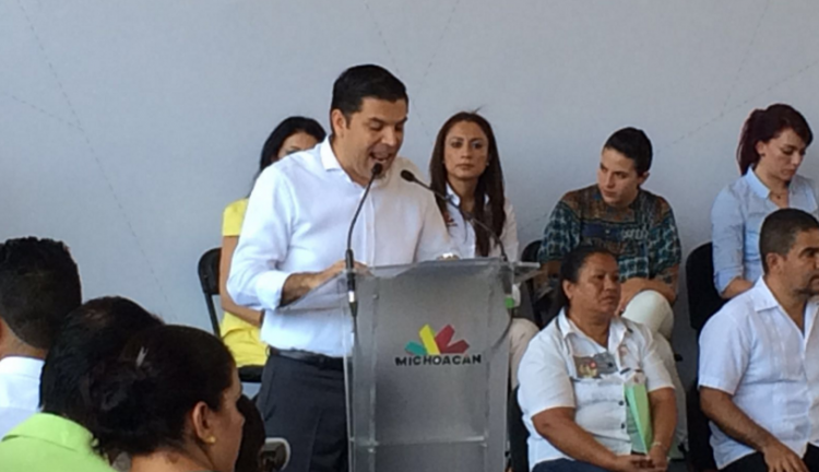alcalde de Apatzingán César Chávez Garibay