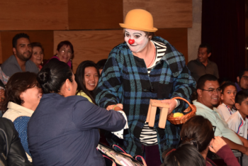 Niñas y Niños de Casas Hogar disfrutan de tarde de teatro y pantomima