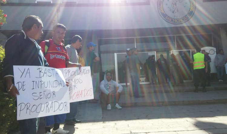 Recolectores De Basura Se Manifiestan En La Procu