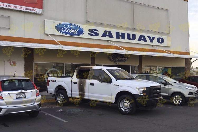 Sicarios-atacan-agencia-Ford-en-Sahuayo_