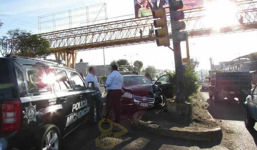 auto vs poste buena}