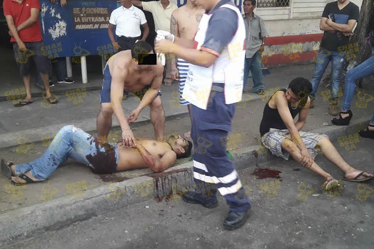 balean-a-3-en-lazaro-cardenas