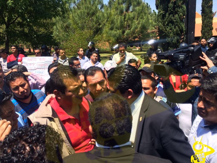 guzman-cruz-dialoga-con-uniformados