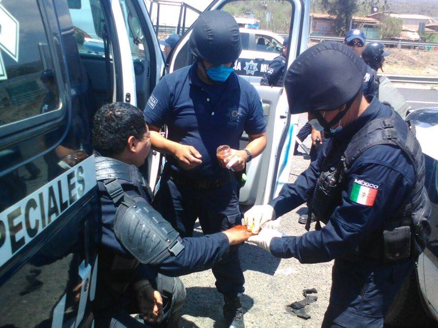 polis agredidos normalistas 3