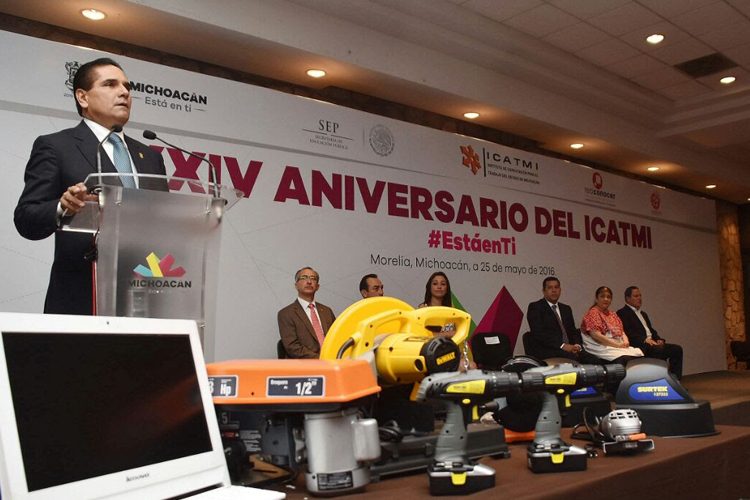 Silvano-Aureoles-Conejo-Con-el-Icatmi3