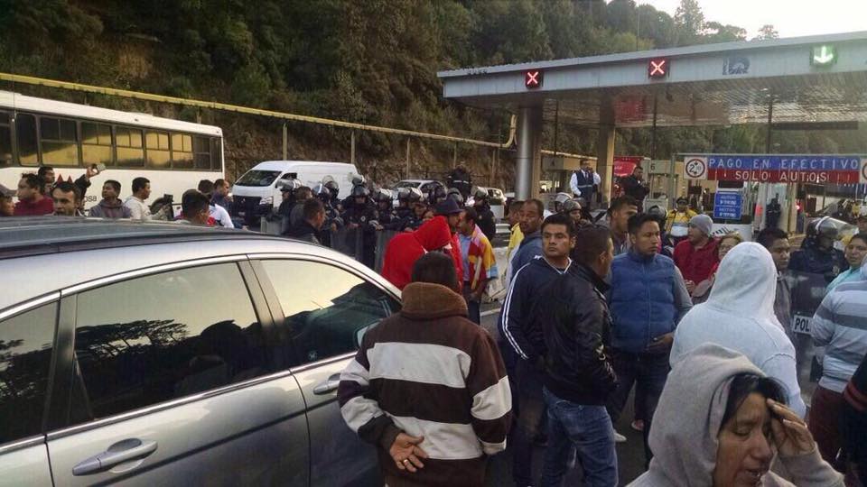 caravana cnte michoacan bloqueo 3