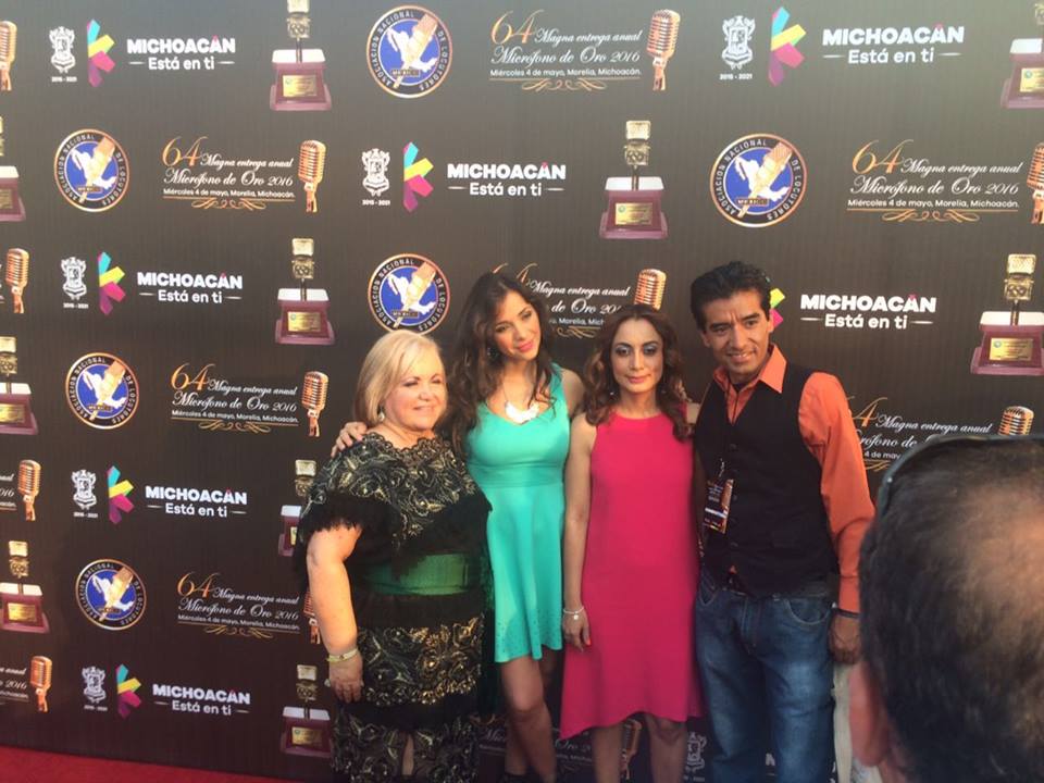 microfono de oro alfombra 3