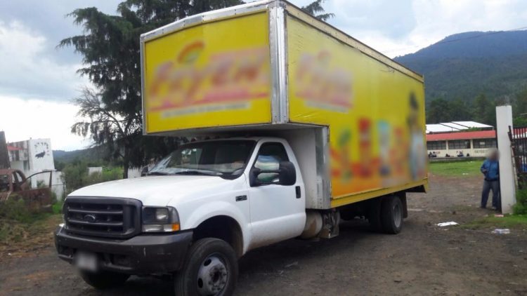 CHERÁN Normalistas de Cherán devuelven 4 vehículos que fueron retenidos horas antes (3)