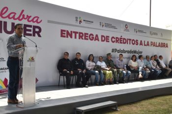 Entrega-Gobernador-Créditos-Del-Programa-Palabra-De-Mujer-En-Cenobio-Moreno-1