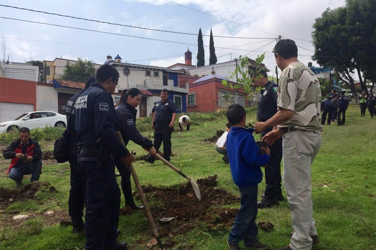 Policías-de-la-Unidad-Morelia-conviven-con-habitantes-de-Santa-María-2