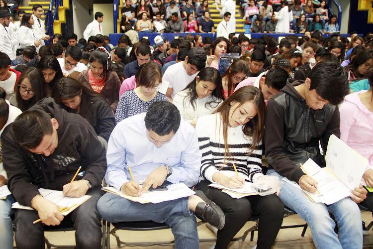 Presentarán-examen-4-mil-500-jóvenes-para-ingresar-al-Bachillerato-Nicolaita-1