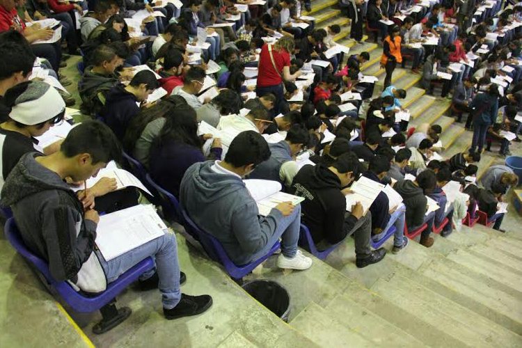 Presentarán-examen-4-mil-500-jóvenes-para-ingresar-al-Bachillerato-Nicolaita-2