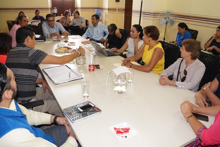 Regidores-atienden-necesidades-de-colonos-2