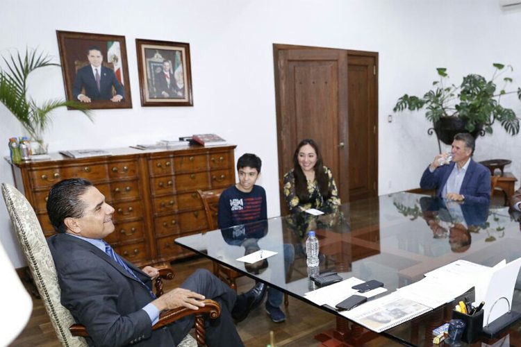 Se-Reúne-Silvano-Aureoles-Con-Niño-Prodigio-Michoacano--2